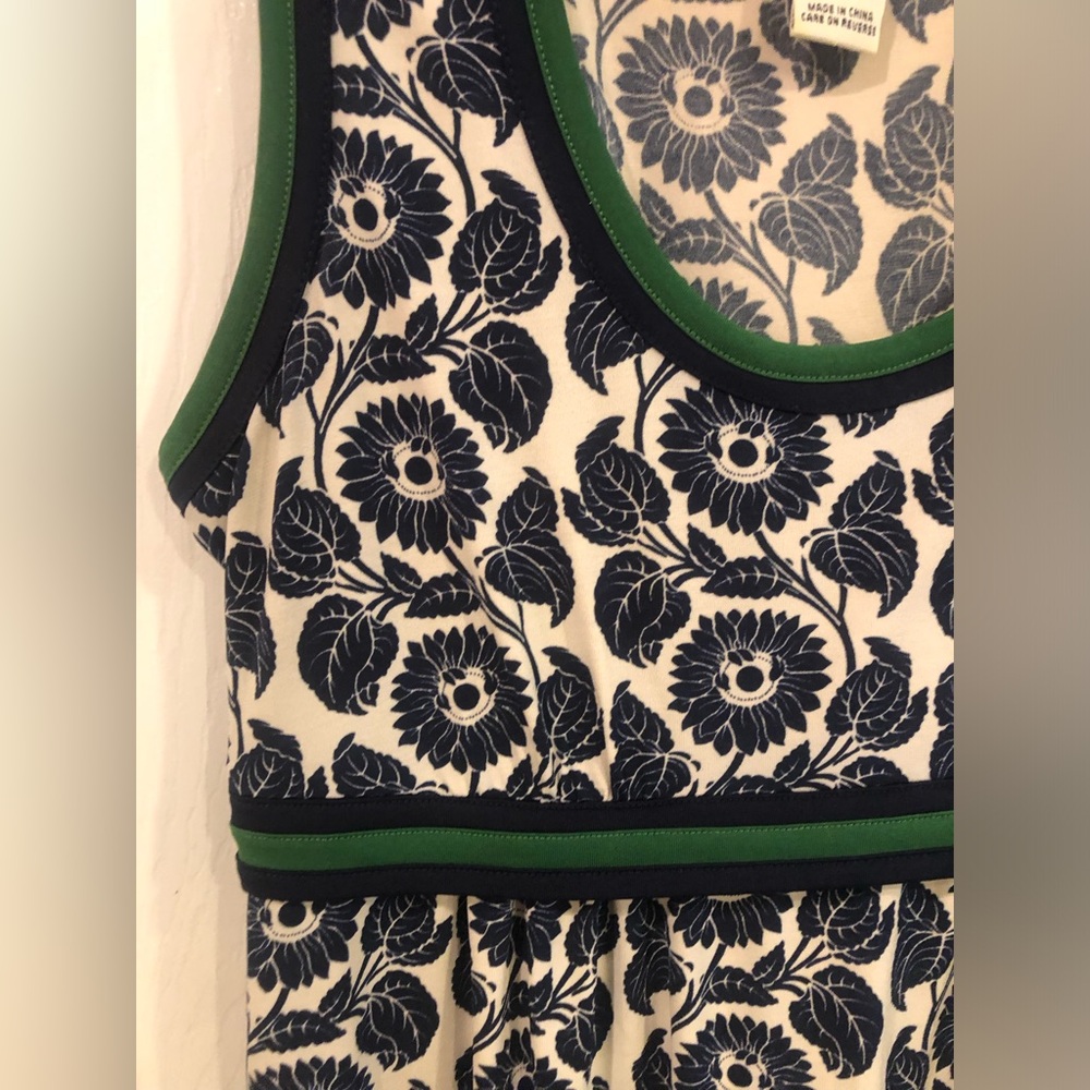 Floral Sleeveless Dress Max Studio. Navy and White with green - Picture 3 of 5